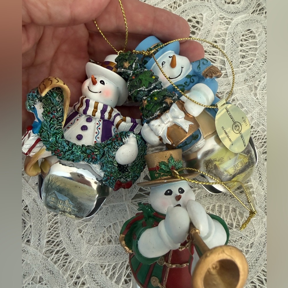 3 Snowman Thomas Kinkade
Snow Bells Collectibles
Bradford Exchange